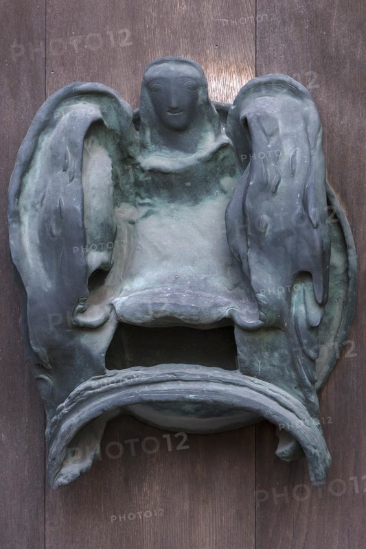 Left bronze fitting on the door of the Tugendbrunnenpotrtal