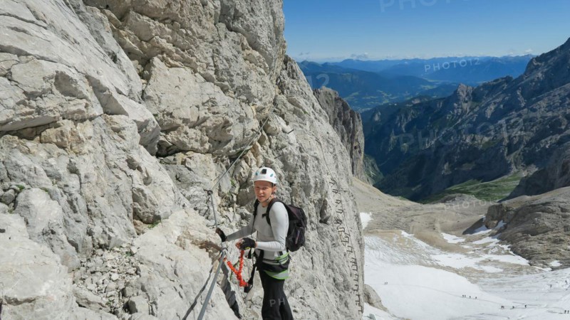 Passage via ferrata with a large exposure and an amazing view of the mountain range and the glacier. Zugspitze massif