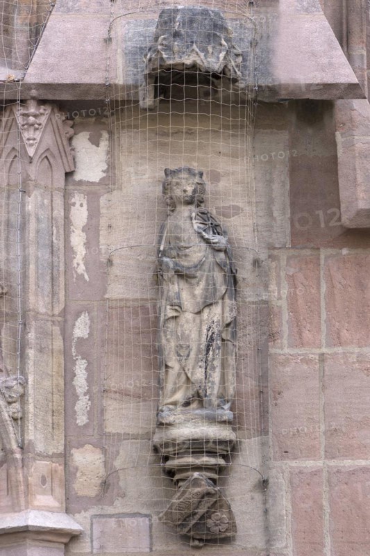 Sculpture of the martyr Catherine of Alexandria with dove screen