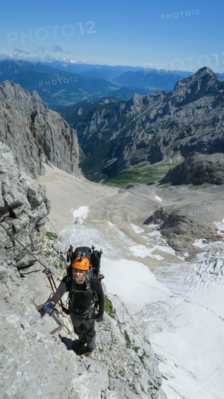 Passage via ferrata with a large exposure and an amazing view of the mountain range and the glacier. Zugspitze massif