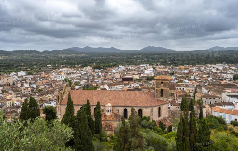 View of Arta with the parish church Transfiguracio del Senyor