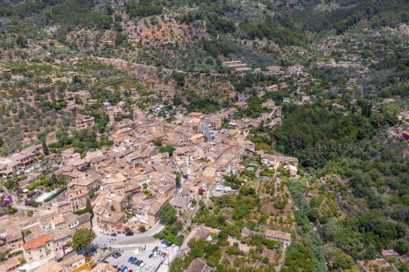 Mountain village Fornalutx