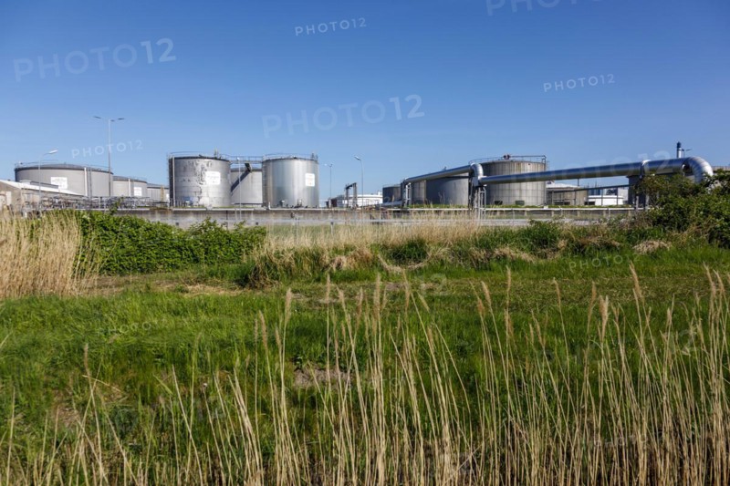 Brunsbuettel tank farm of the Heide refinery