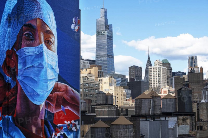 (50 metres) high mural honouring hospital staff during the Corona Pandemic, 34th Street, Summit One Vanderbilt Building, Chrysler Tower, Manhattan, New York City, USA, North America