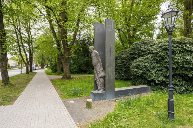 Monument to shipyard workers by Waldemar Otto in Wilhelmshaven on Marktstrasse