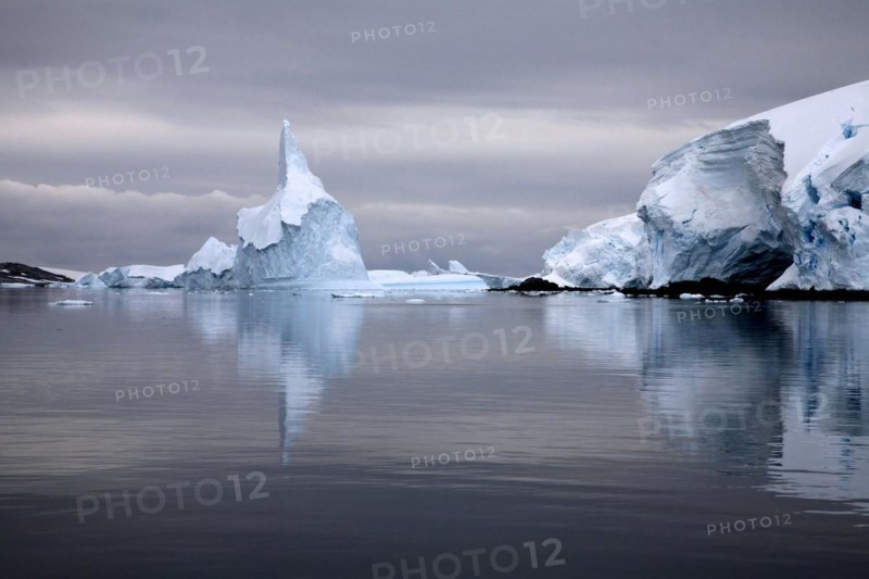 Icebergs in the Lemaire Channel