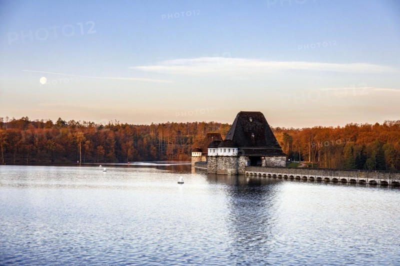 Dam with the wall towers