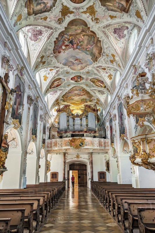 Ceiling frescoes and organ