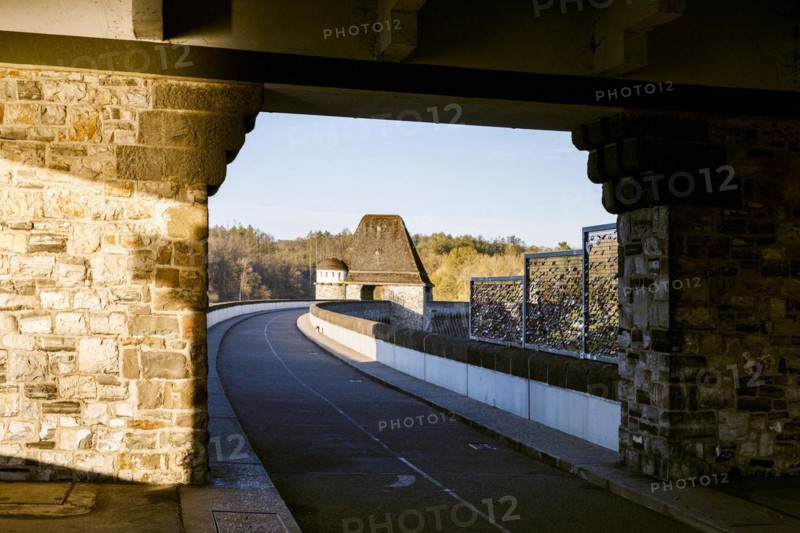 On the dam wall with the wall towers