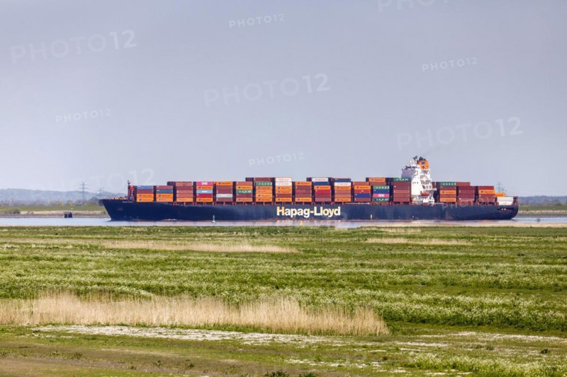Hapag Lloyd container ship on the Lower Elbe near Brokdorf and Freiburg