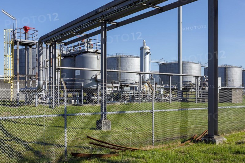 Brunsbuettel tank farm of the Heide refinery
