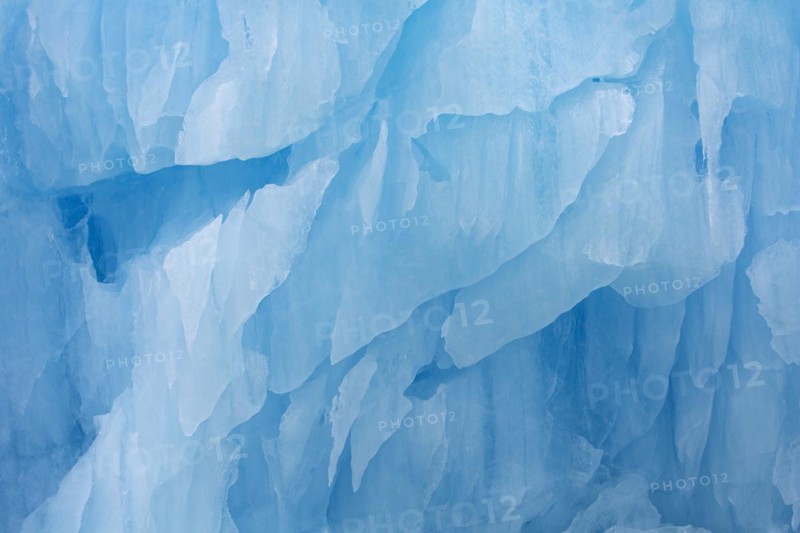 Ice structure of melting iceberg in the Arctic Ocean
