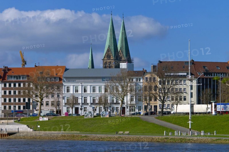 View across the Weser from Bremens new town to the old town and the cathedral