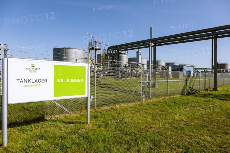 Brunsbuettel tank farm of the Heide refinery
