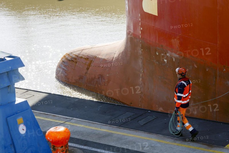 Bulk carrier Federal Shimanto during entry into the locks of the Kiel Canal