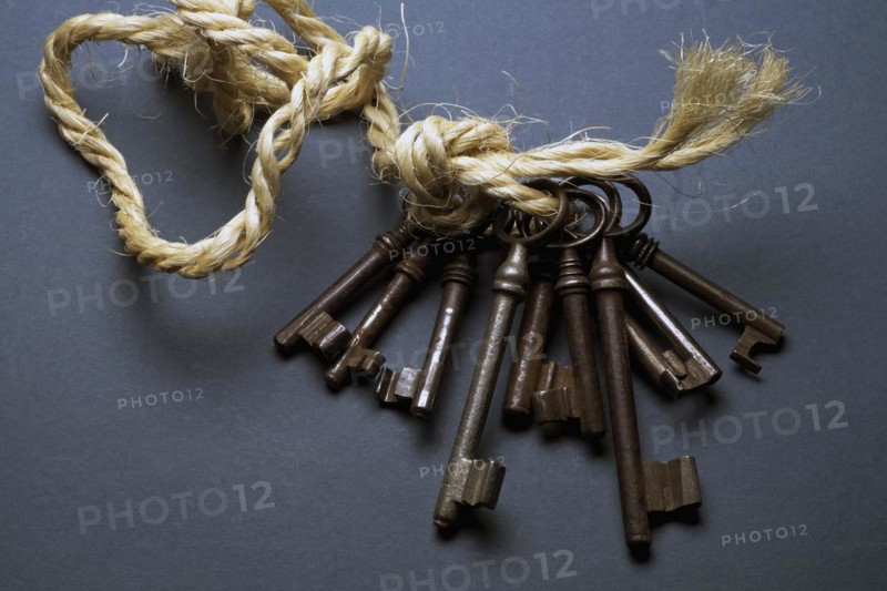 Beard key and a bunch of sisal