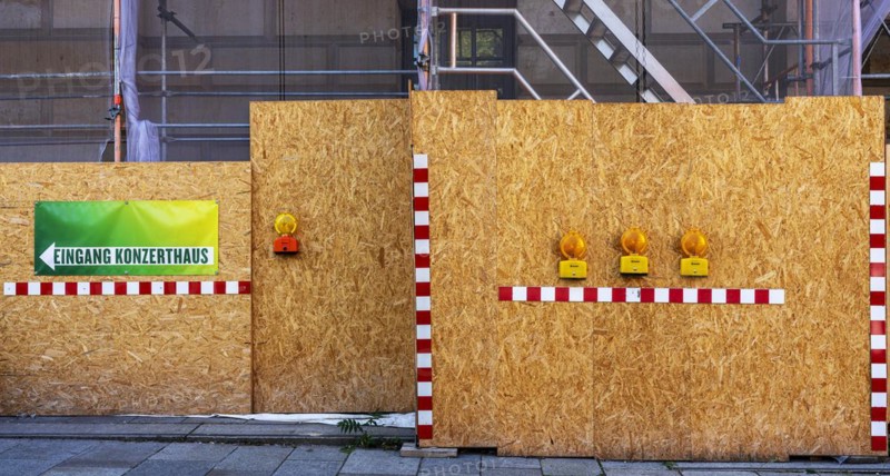 Building fence made of chipboard
