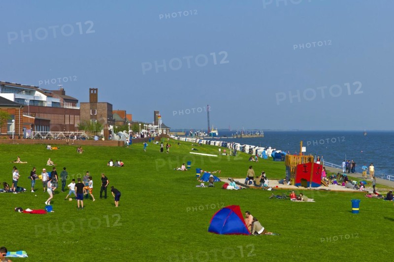 On the bathing beach in Wilhelmshaven