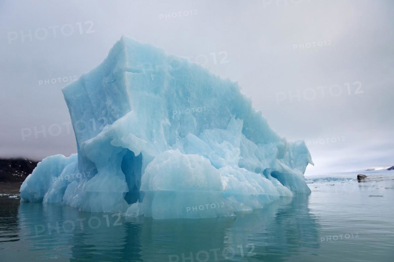 Iceberg in front of Monacobreen