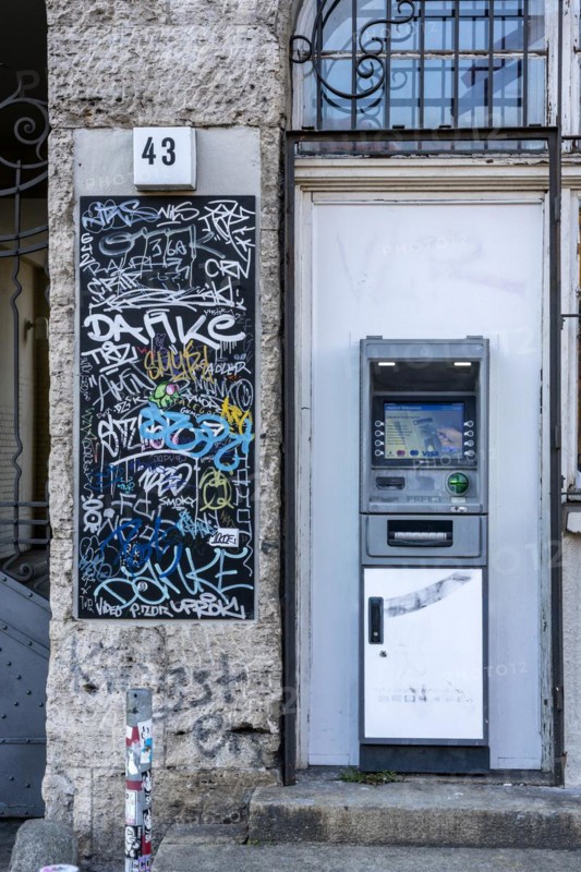 Cash machine