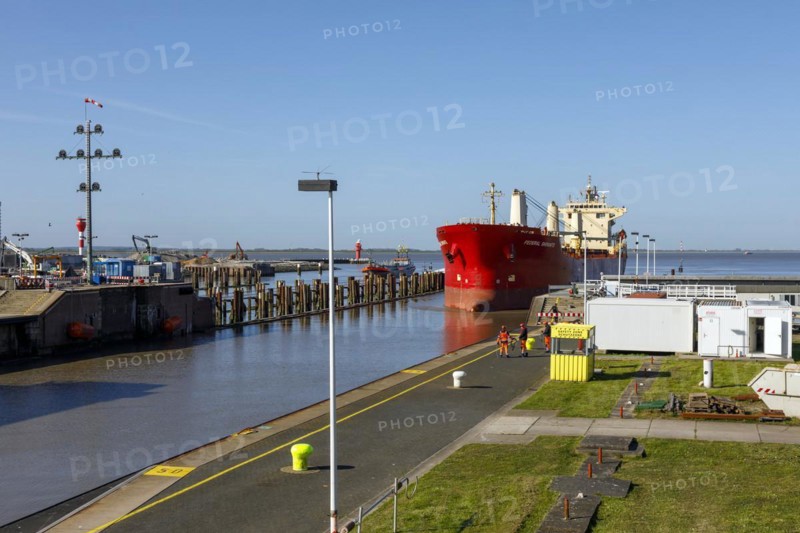 Bulk carrier Federal Shimanto during entry into the locks of the Kiel Canal