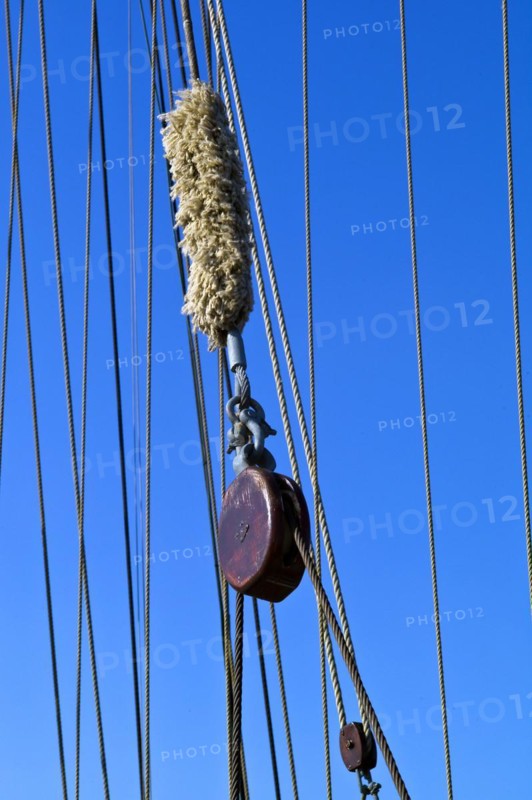 Block and centipede of the gaff ketch Platessa