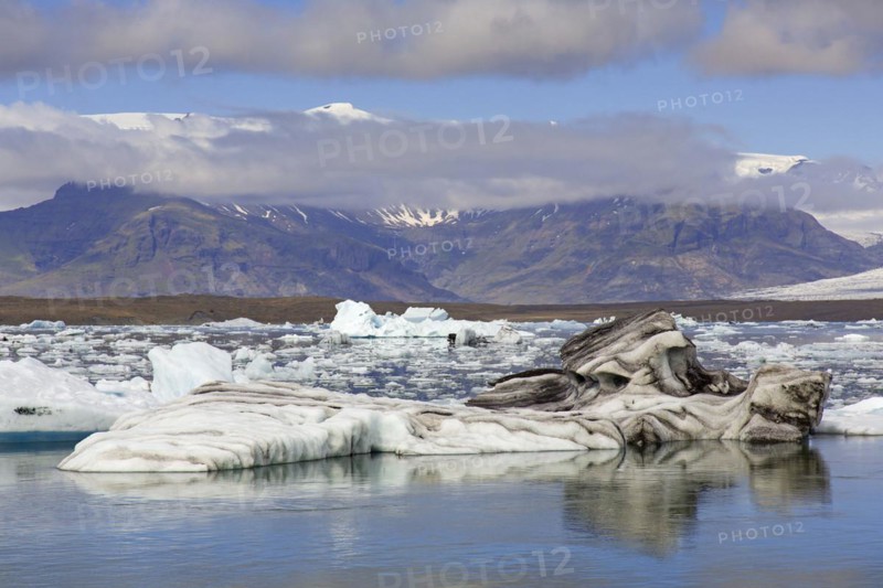 Drift ice floating in Joekulsarlon