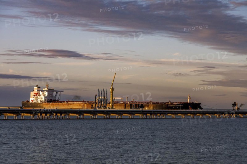 Crude oil tanker Landbridge Prosperity at the discharge bridge of the NWO in the Jade Bay