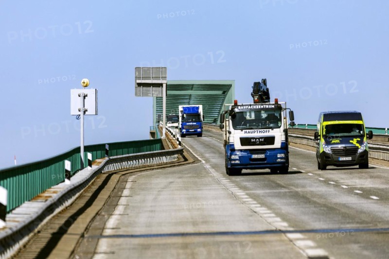 Traffic on the Brunsbuettel high bridge