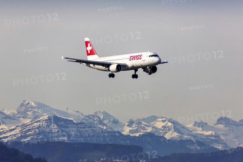 Aircraft approaching ZRH airport
