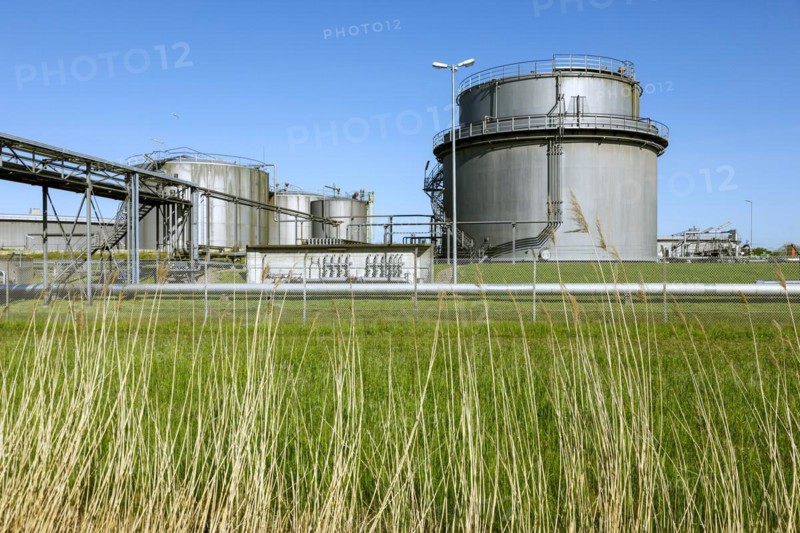 Brunsbuettel tank farm of the Heide refinery
