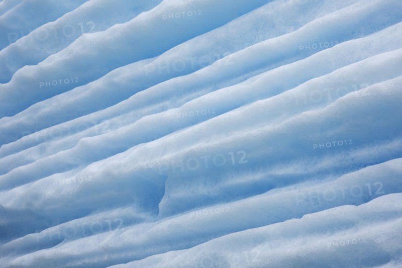 Ice structure of melting iceberg in the Arctic Ocean