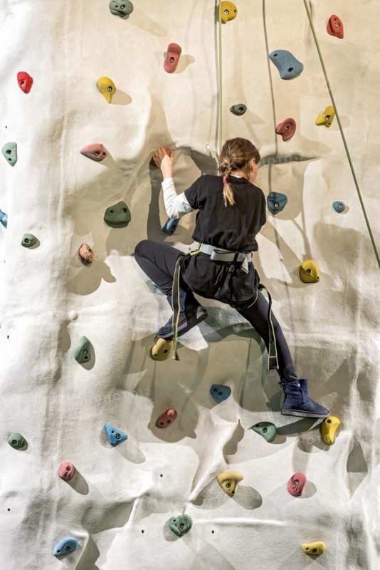 Young girl climbing on the climbing tower of the DAV