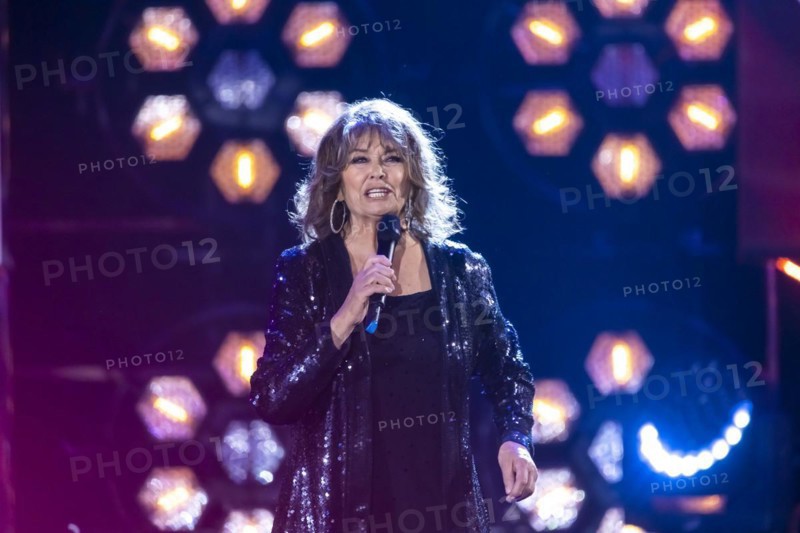 Wencke Myhre performing on stage. 50 years of ZDF Hitparade