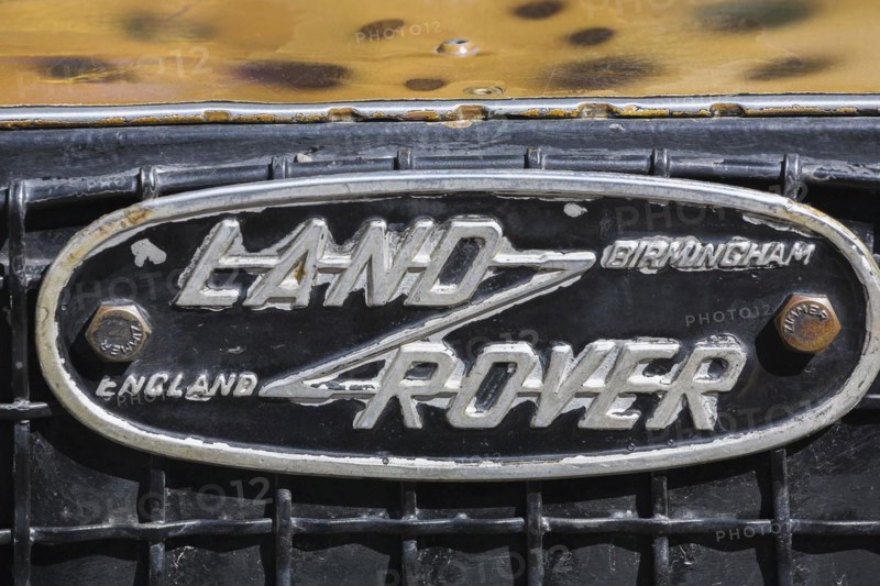 Land Rover logo on older model