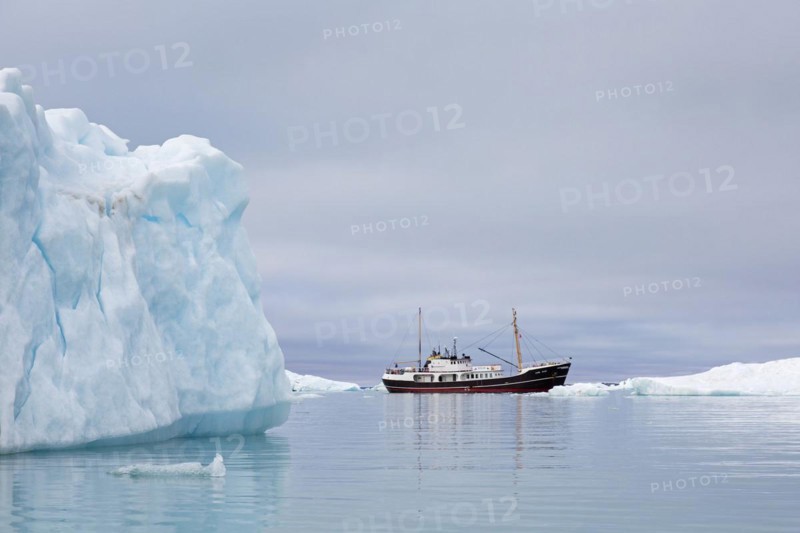 Arctic expedition ship MS Cape Race visiting Monacobreen