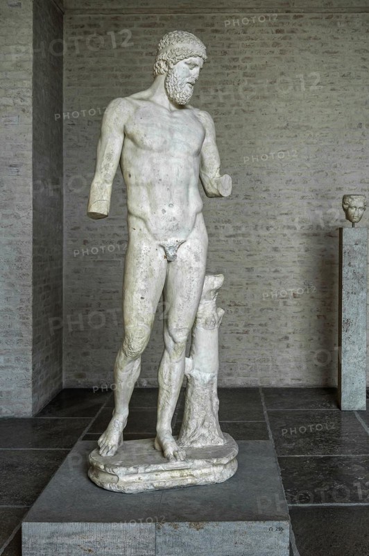 Statue of a god or heros