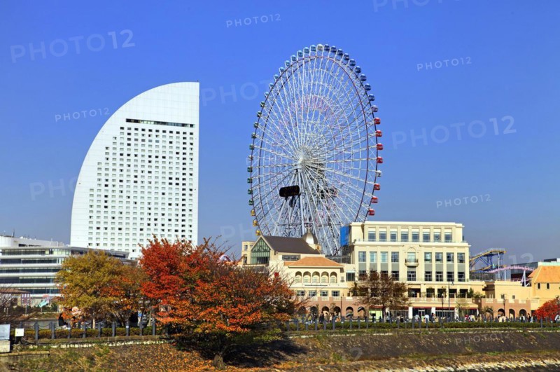 Ferris Wheel Cosmo Clock 21 and Yokohama Grand Intercontinental Hotel Minato Mirai 21 Yokohama city Kanagawa Japan Asia