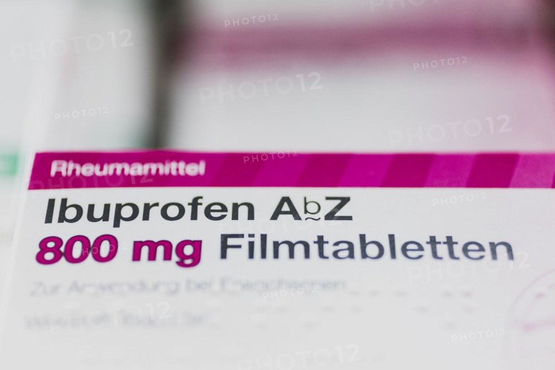 Package with the painkiller Ibuprofen 800