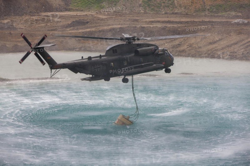 Bundeswehr helicopter with fire extinguishing tank 5000 litres
