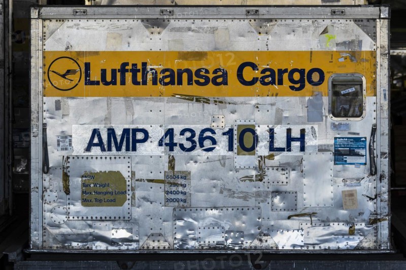 Dented aluminium cargo container