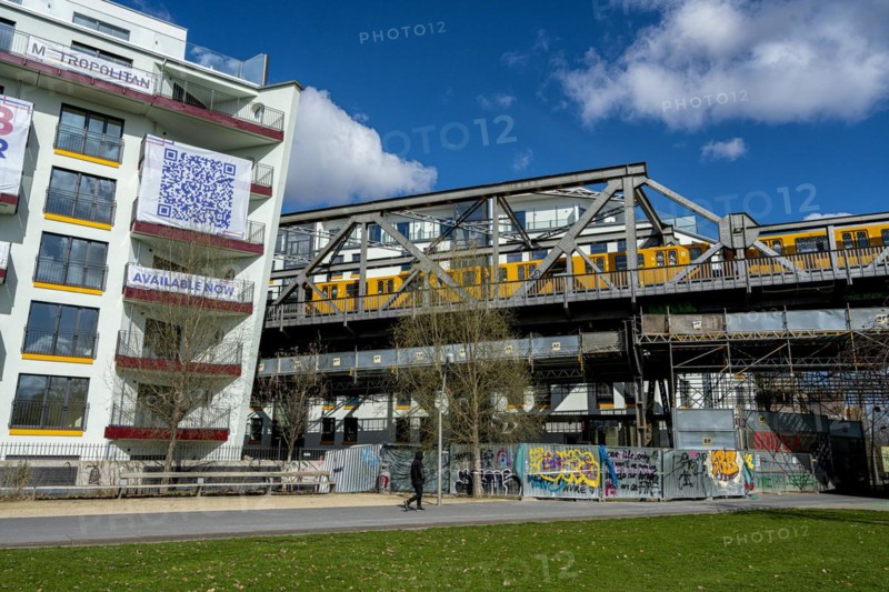 Park Gleisdreieck with new buildings and green spaces