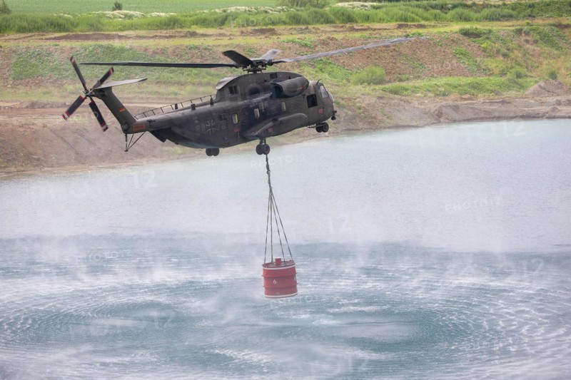 Bundeswehr helicopter with fire extinguishing tank 5000 litres