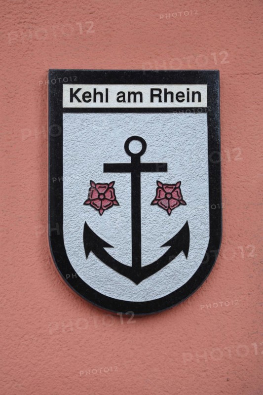 City coat of arms with anchor at the town hall