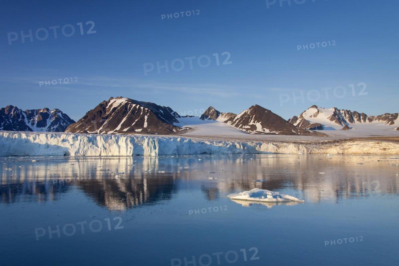 Lilliehoeoekbreen glacier at Lilliehoeoekfjorden
