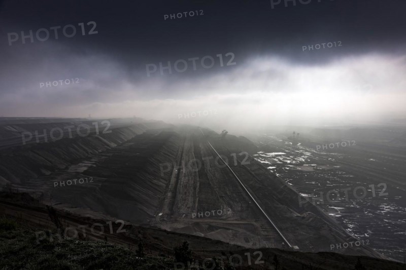 Heavy fog and dense clouds over the Garzweiler opencast mine