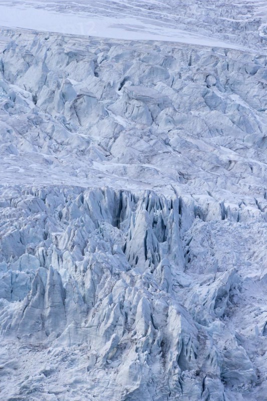 Fracture zone showing crevasses