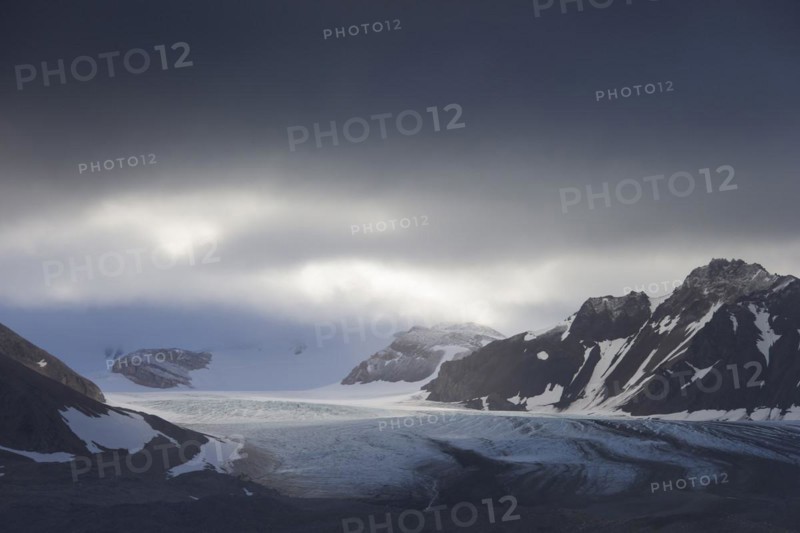 Gasbreen glacier along Gashamna