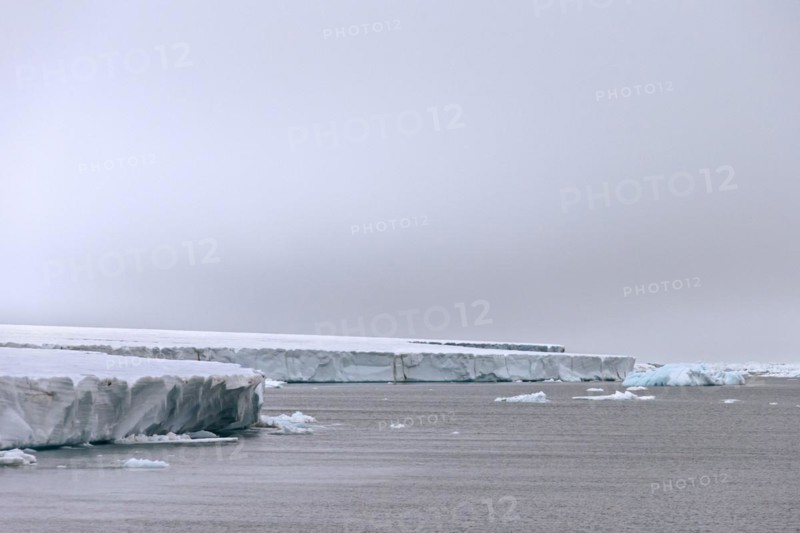 Ice wall of the Brasvellbreen glacier debouching into the Arctic Ocean