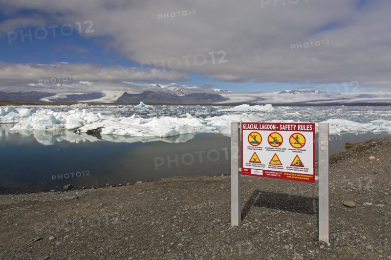 Warning sign at Joekulsarlon